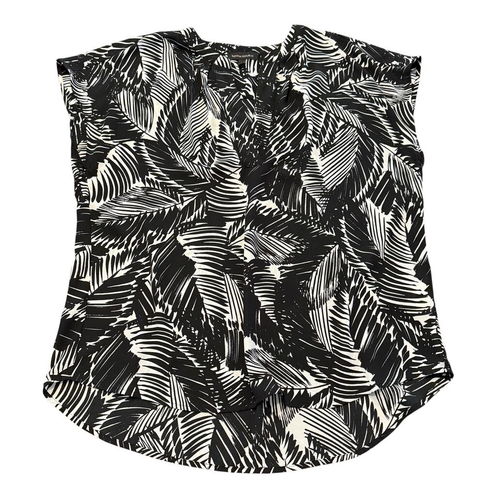 Banana Republic Women’s black/white palm blouse, split neck, tunic, L